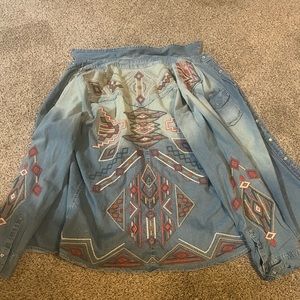 Embroidered/embellished Pearl snap denim button up!